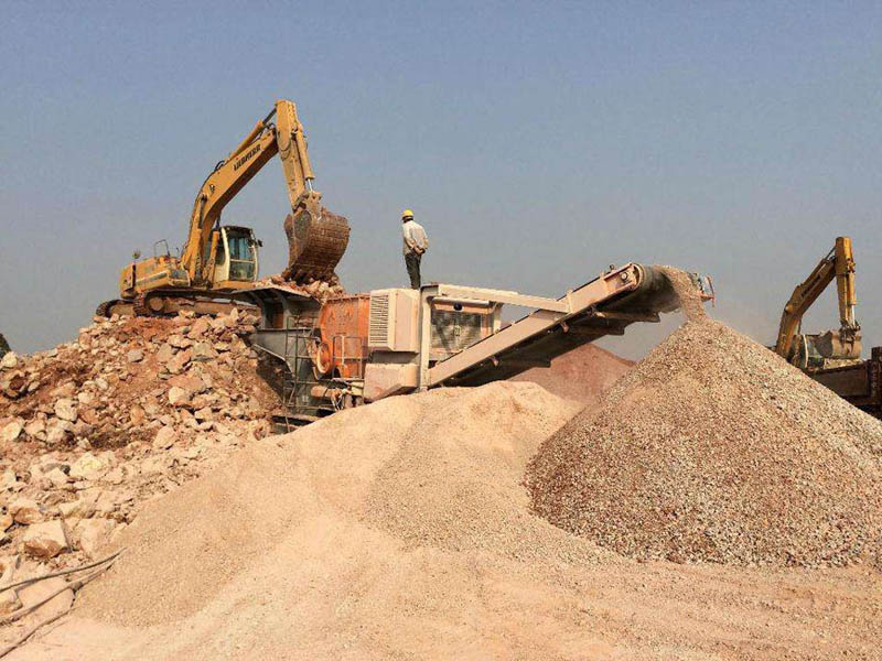 移動式破碎制砂機(jī) 移動式破碎制砂機(jī)