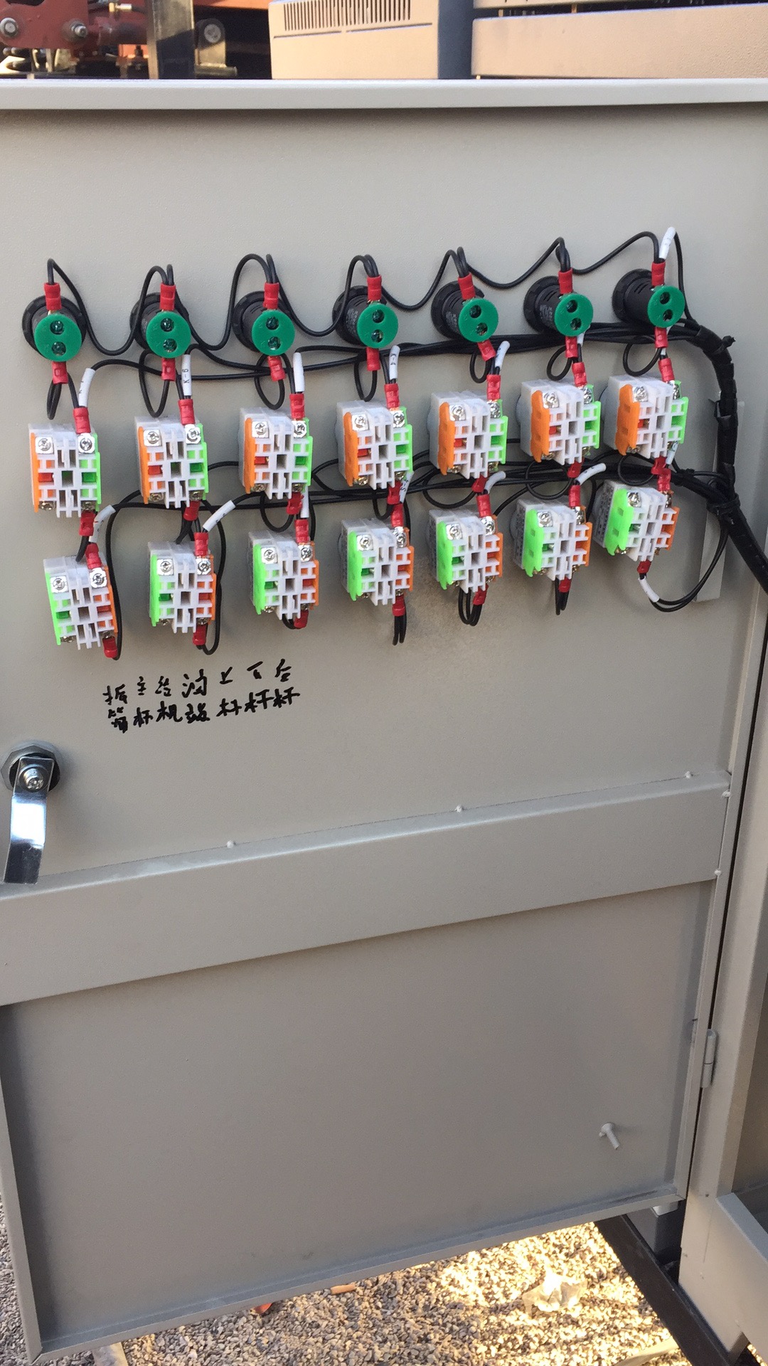 履帶式移動(dòng)破碎設(shè)備 履帶式移動(dòng)破碎設(shè)備